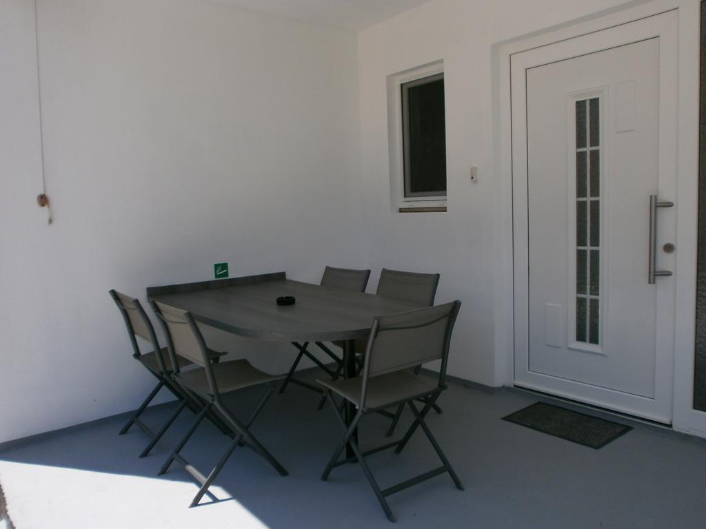 Apartments Bora Liznjan Exterior photo