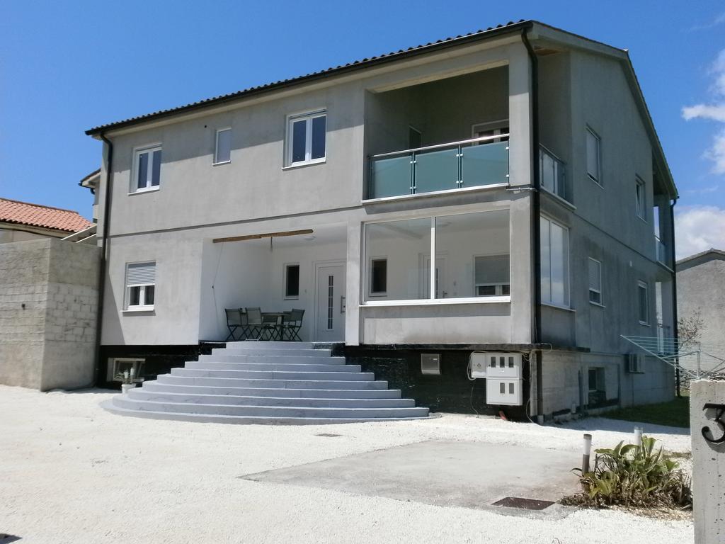 Apartments Bora Liznjan Exterior photo